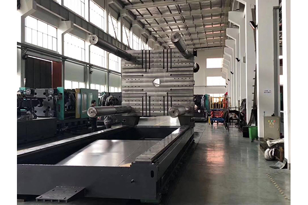   LOG 2800噸夾緊單元 3300噸注塑單元。 根據(jù)您的需求設計定制機器！ 